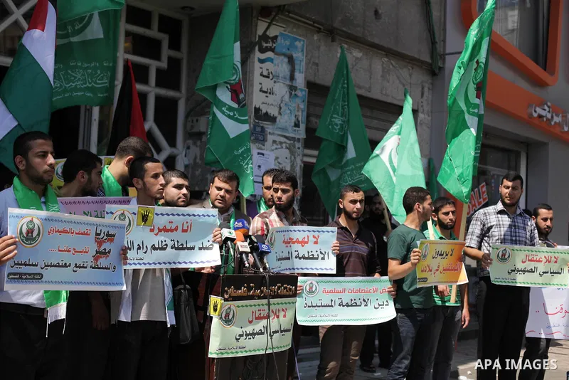 Palestinians hold banners during a protest calling for stop against members of Hamas violence by Ramallah government, in Gaza city on Aug. 22, 2013. Photo by Ashraf Amra