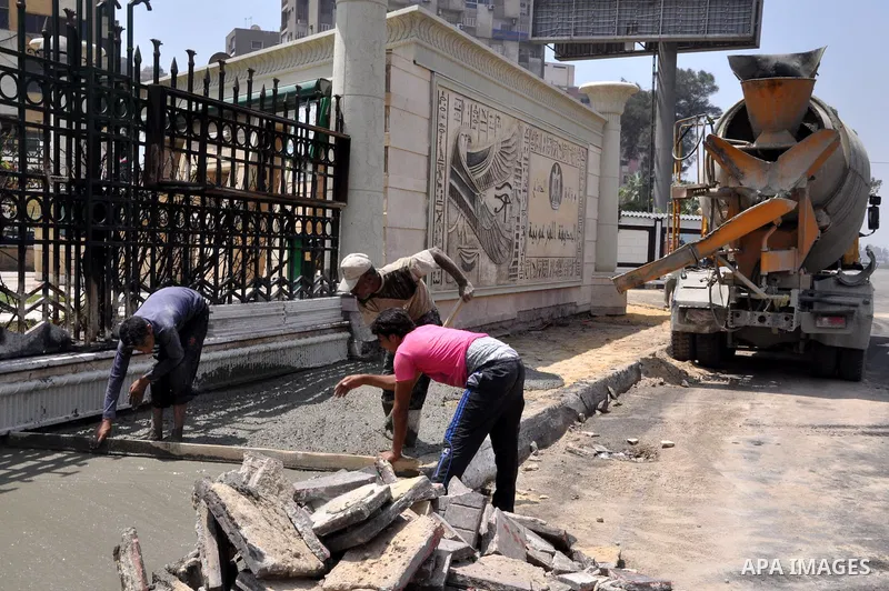 Egyptian workers repair the roads at the Square of Rabaa El Adawiya in Cairo on August 22, 2013. Mubarak may leave jail on Thursday by court order after a week of bloody turmoil in which Egypt's new army-backed rulers cr...