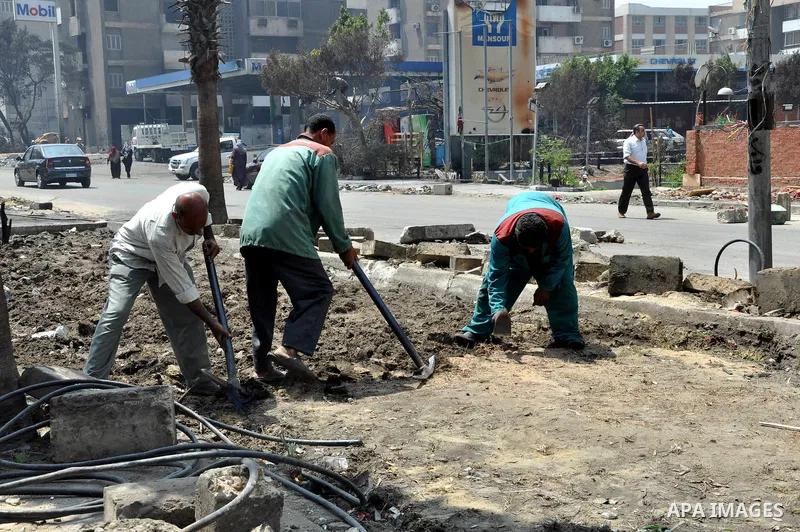 Egyptian workers repair the roads at the Square of Rabaa El Adawiya in Cairo on August 22, 2013. Mubarak may leave jail on Thursday by court order after a week of bloody turmoil in which Egypt's new army-backed rulers cr...