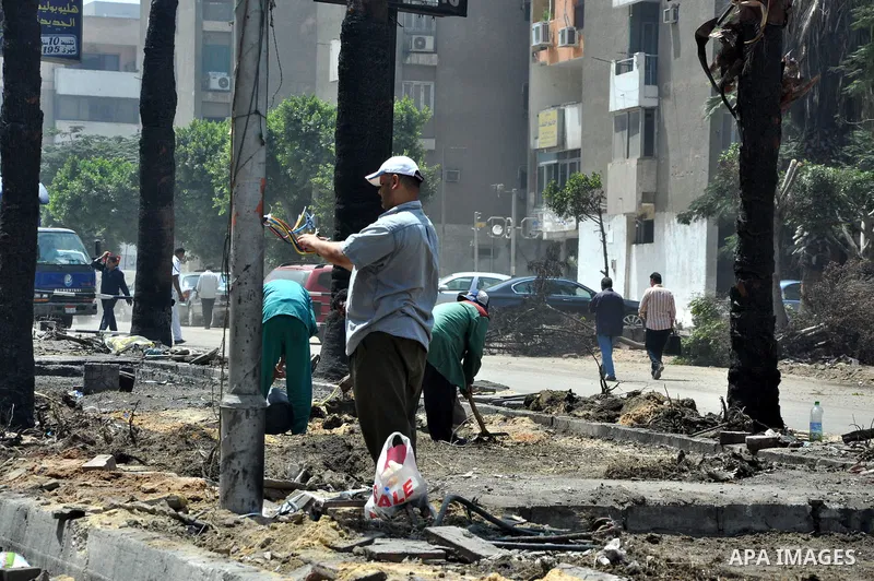 Egyptian workers repair the roads at the Square of Rabaa El Adawiya in Cairo on August 22, 2013. Mubarak may leave jail on Thursday by court order after a week of bloody turmoil in which Egypt's new army-backed rulers cr...
