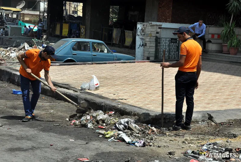 Egyptian workers repair the roads at the Square of Rabaa El Adawiya in Cairo on August 22, 2013. Mubarak may leave jail on Thursday by court order after a week of bloody turmoil in which Egypt's new army-backed rulers cr...