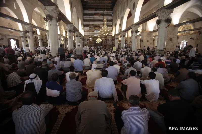 Palestinian worshipers attend the Friday prayers at al-Aqsa mosque in Jerusalem's Old City, Aug 23, 2013. Photo by Saeed Qaq