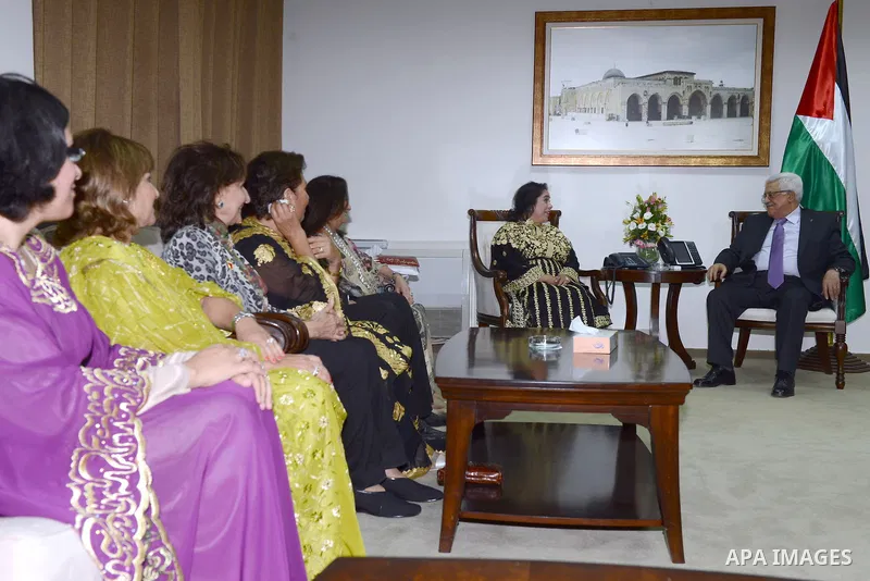 Palestinian President Mahmoud Abbas meets with a delegation of the Bahrain business women in the West Bank city of Ramallah, Aug 23, 2013. Photo by Thaer Ganaim