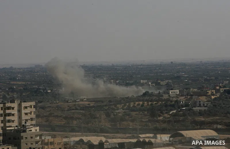 Smoke is seen after the Egyptian army exploded a smuggling tunnel dug beneath the Gaza-Egypt border, in the southern Gaza Strip August 24, 2013. Photo by Eyad Al Baba