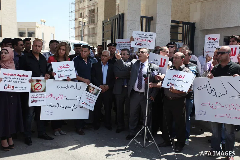 Palestinian journalists gather in front of the Interior Ministry in the West Bank city of Ramallah on August 25, 2013, to protest against the harassment of on-duty journalists and photographers by security forces. Photo...