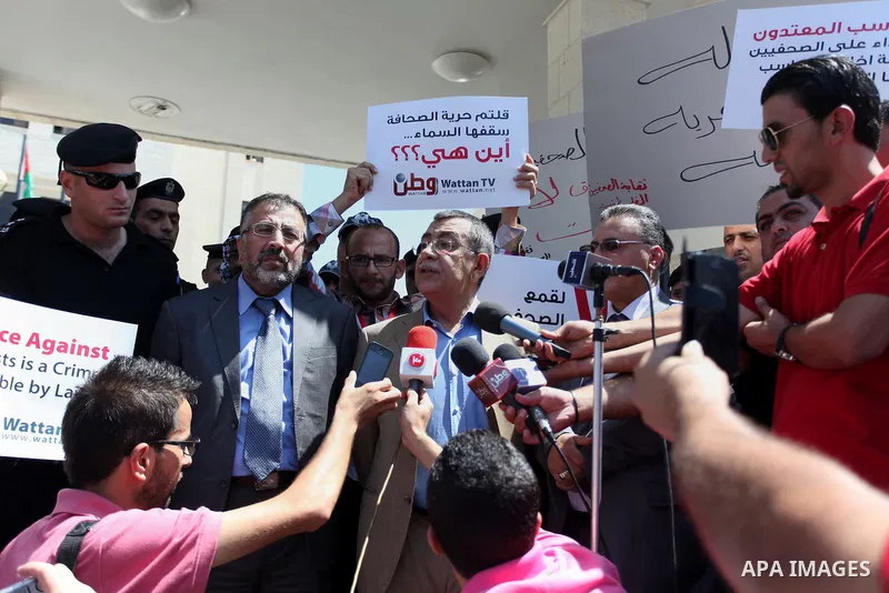 Palestinian journalists gather in front of the Interior Ministry in the West Bank city of Ramallah on August 25, 2013, to protest against the harassment of on-duty journalists and photographers by security forces. Photo...