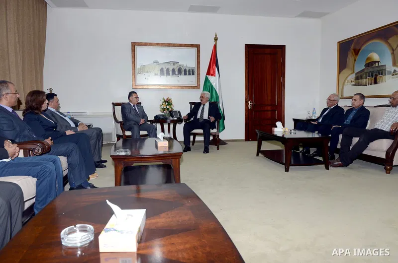 Palestinian President Mahmoud Abbas (Abu Mazen) meets with of the Palestinian Journalists Syndicate in the West Bank city of Ramallah on August 25, 2013. Photo by Thaer Ganaim