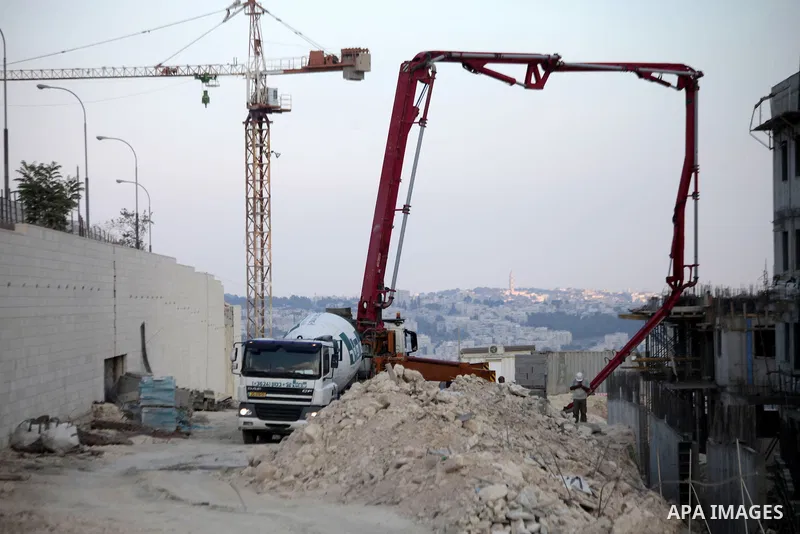 A laborer works at a construction site in Ramot, an urban settlement in an area Israel annexed to Jerusalem after capturing it in the 1967 Middle East war, August 25, 2013. Palestinian President Mahmoud Abbas last week r...
