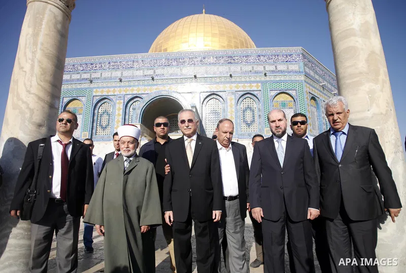 Secretary-General of the Organization of Islamic Cooperation (OIC) Ekmeleddin Ihsanoglu visits al-Aqsa mosque in Jerusalem's Old City August 27, 2013. Ihsanoglu in two days visit to Ramallah to discuss the latest develop...