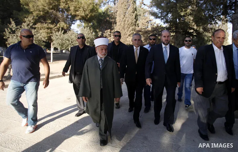 Secretary-General of the Organization of Islamic Cooperation (OIC) Ekmeleddin Ihsanoglu visits al-Aqsa mosque in Jerusalem's Old City August 27, 2013. Ihsanoglu in two days visit to Ramallah to discuss the latest develop...