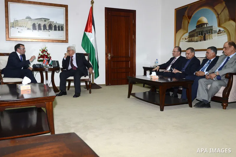 Palestinian President Mahmoud Abbas meets with Norwegian Foreign Minister Espen Barth Eide, in the West Bank City of Ramallah, Aug 27, 2013. Photo by Thaer Ganaim