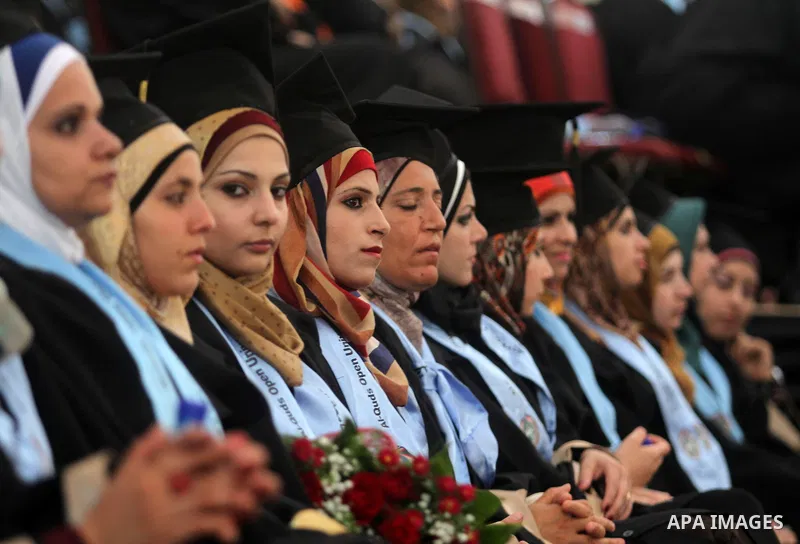 Palestinian students of Al-Quds Open University attend their graduation ceremony in the West Bank city of Ramallah, Aug 29, 2013. Photo by Issam Rimawi