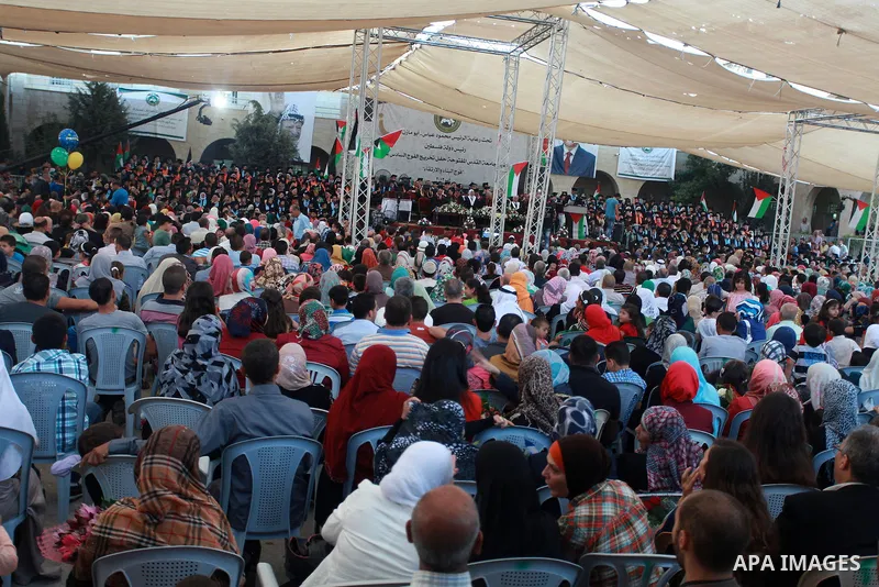 Palestinian students of Al-Quds Open University attend their graduation ceremony in the West Bank city of Ramallah, Aug 29, 2013. Photo by Issam Rimawi