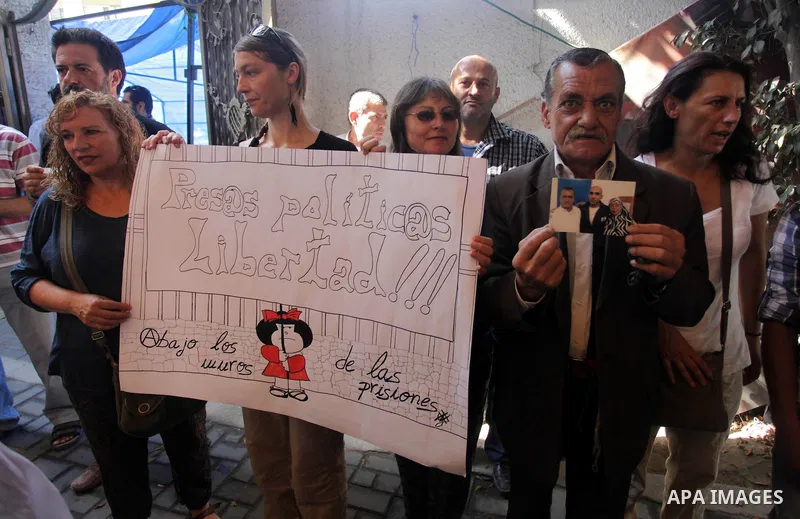 Families of Palestinian prisoners in the weekly sit-in to calling for the release of Palestinian prisoners from Israeli jails in front of the Red Cross in Gaza City, on Sep. 02, 2013. Photo by Ashraf Amra