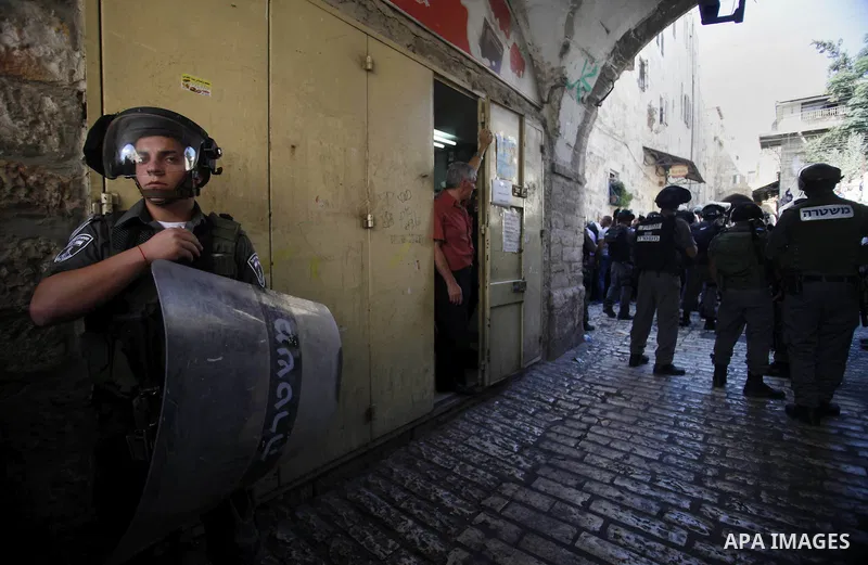 Israeli policemen stand guard during a protest in Jerusalem's Old City, as minor clashes take place at a nearby compound known to Muslims as Noble Sanctuary and to Jews as Temple Mount September 4, 2013. An Israeli polic...