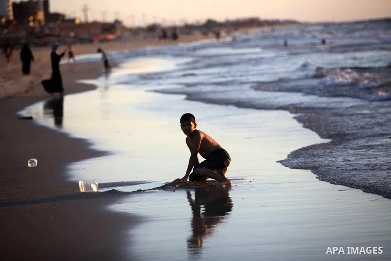 Palestinians enjoy swimming in the sea at Gaza beach in Gaza City on Sep. 08, 2013. Photo by Ashraf Amra