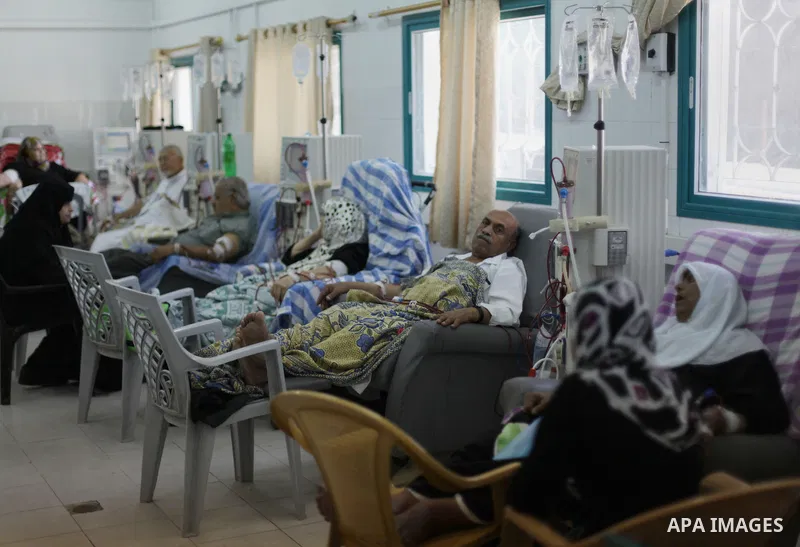 Palestinian patients undergo kidney dialysis at al-Shifa hospital in Gaza City September 14, 2013. Cairo closed the Rafah crossing completely on Wednesday after assailants crashed two explosive-laden cars into a security...