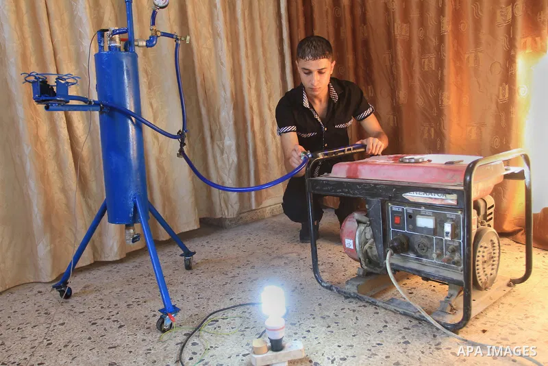 Palestinian student, Ibrahim Saad, 18, invents device "X_Zero Water Volt"، in Gaza City, on Sep. 25, 2013. The device produce hydrogen gas by analysing water, which uses to run an electricity generator and as cooking gas...