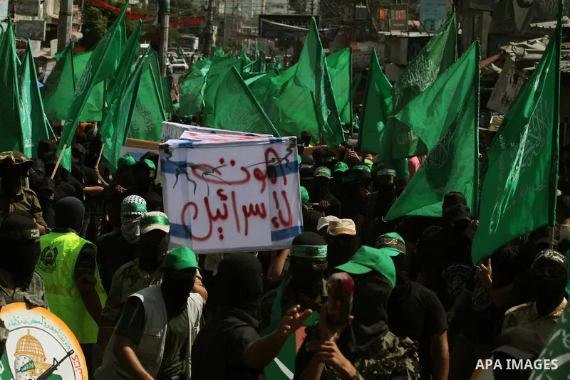 Palestinian hamas supporters take part in a protest to show solidarity with Al-Aqsa mosque after Friday prayers in the central Gaza Strip September 27, 2013. Photo by Ashraf Amra