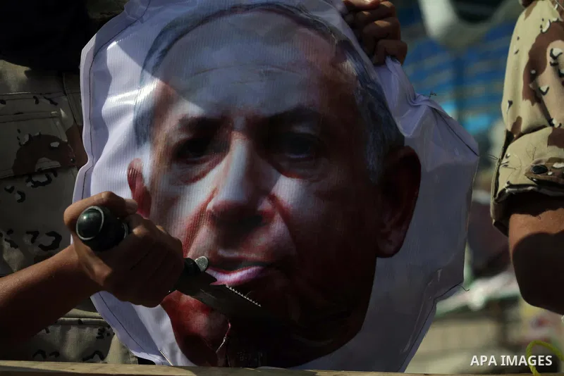 Palestinian hamas supporters take part in a protest to show solidarity with Al-Aqsa mosque after Friday prayers in the central Gaza Strip September 27, 2013. Photo by Ashraf Amra