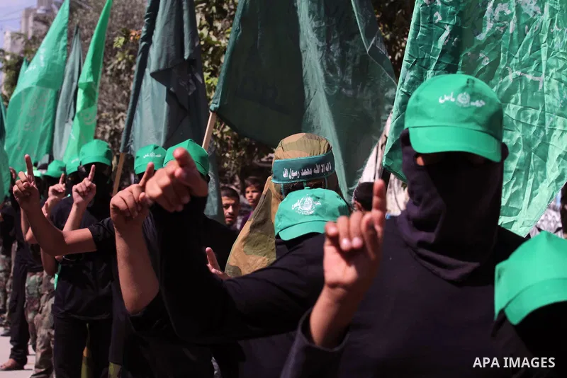Palestinian hamas supporters take part in a protest to show solidarity with Al-Aqsa mosque after Friday prayers in the central Gaza Strip September 27, 2013. Photo by Ashraf Amra