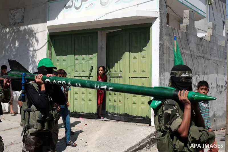 Palestinian hamas supporters take part in a protest to show solidarity with Al-Aqsa mosque after Friday prayers in the central Gaza Strip September 27, 2013. Photo by Ashraf Amra
