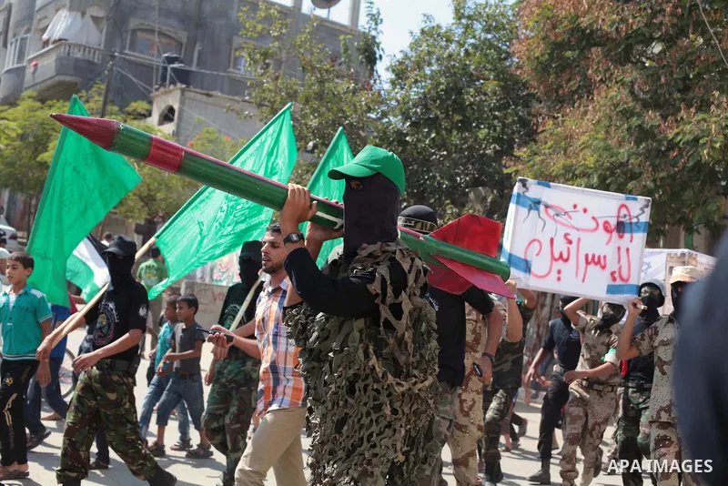 Palestinian hamas supporters take part in a protest to show solidarity with Al-Aqsa mosque after Friday prayers in the central Gaza Strip September 27, 2013. Photo by Ashraf Amra
