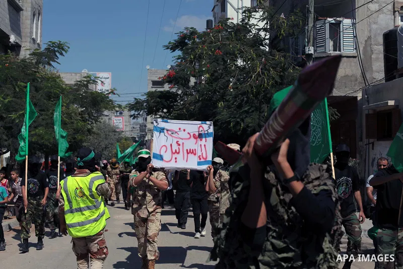 Palestinian hamas supporters take part in a protest to show solidarity with Al-Aqsa mosque after Friday prayers in the central Gaza Strip September 27, 2013. Photo by Ashraf Amra