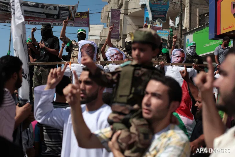 Palestinian Hamas supporters take part in a protest to show solidarity with Al-Aqsa mosque after Friday prayers in the central Gaza Strip September 27, 2013. Israeli police clashed with Palestinian protesters in Jerusale...
