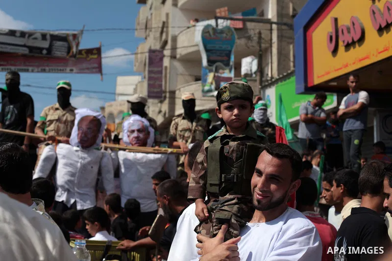 Palestinian Hamas supporters take part in a protest to show solidarity with Al-Aqsa mosque after Friday prayers in the central Gaza Strip September 27, 2013. Israeli police clashed with Palestinian protesters in Jerusale...