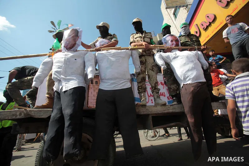 Palestinian Hamas supporters take part in a protest to show solidarity with Al-Aqsa mosque after Friday prayers in the central Gaza Strip September 27, 2013. Israeli police clashed with Palestinian protesters in Jerusale...