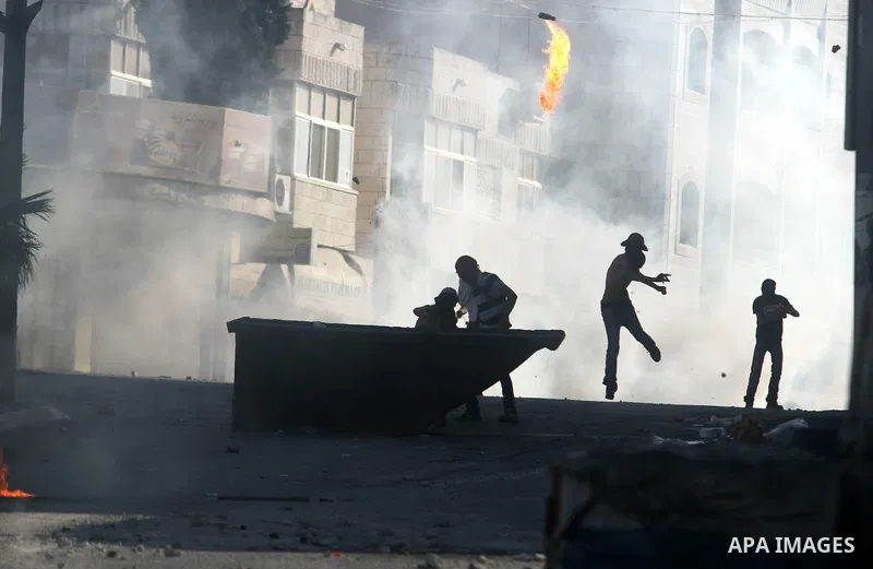 Palestinian protesters throw stones at Israeli security forces during clashes in al-Ram village in north of Jerusalem city on September 27, 2013. Thousands of Palestinians demonstrated in the Gaza Strip, the West Bank an...