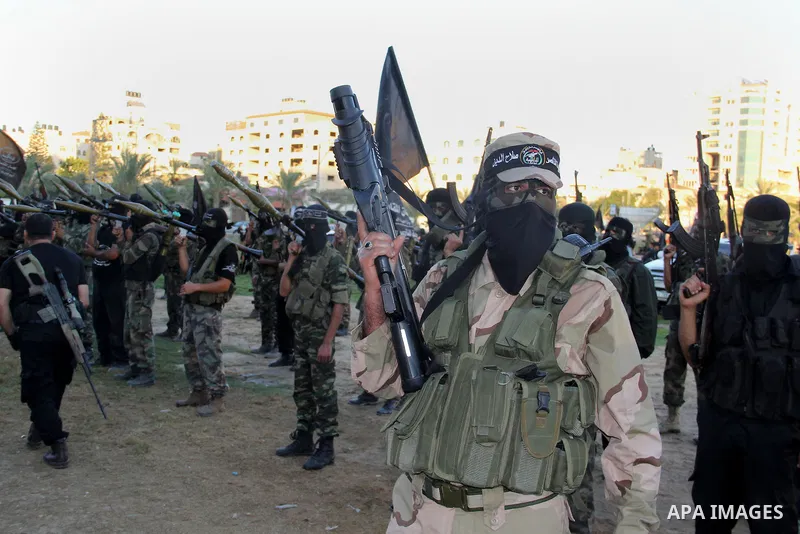 Palestinian militants from Al Nasser Brigades, an armed wing of the Popular Resistance Committees (PRC), take part in a training session in Gaza City, Sept. 28, 2013. Photo by Mosad al-Mahmuom