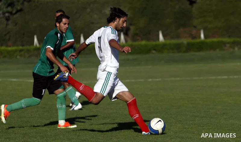 Palestinian soccer team Union Shijaia club compete against Islamic Society club during the Premier League in Gaza City on Sept. 28, 2013. Union Shijaia club beat off Islamic society club 2-0. Photo by Alaa Shamaly