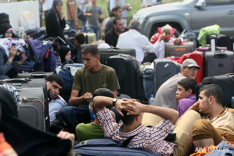 Palestinians wait to cross into Egypt at the Rafah crossing between Egypt and the southern Gaza Strip on September 29, 2013. Hundreds of patients, students and foreign residents from the Palestinian side have rushed to t...