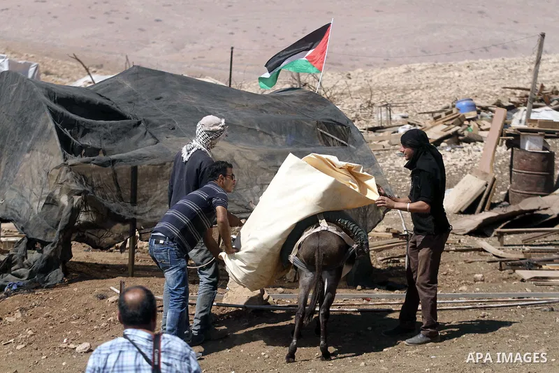 Palestinians set up a tent in the Jordan valley village of Makhoul September 30, 2013. Israel's army on Monday declared the Jordan Valley village of Makhoul a closed military area to prevent Palestinian and international...