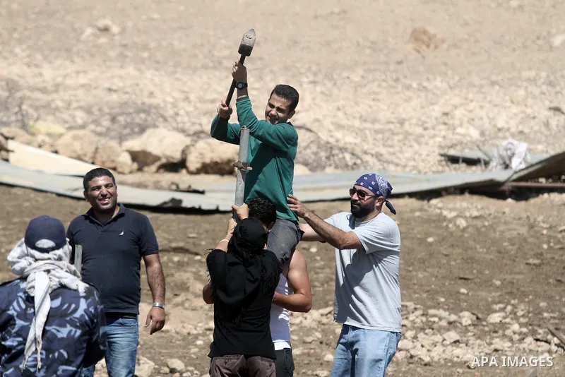 Palestinians set up a tent in the Jordan valley village of Makhoul September 30, 2013. Israel's army on Monday declared the Jordan Valley village of Makhoul a closed military area to prevent Palestinian and international...