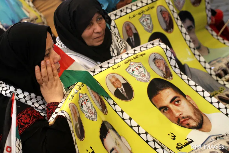 Palestinians take part in a protest calling for the release of Palestinian prisoners from Israeli jails in front of the Red Cross in Gaza City, on Oct. 21, 2013. Photo by Mohammed Asad