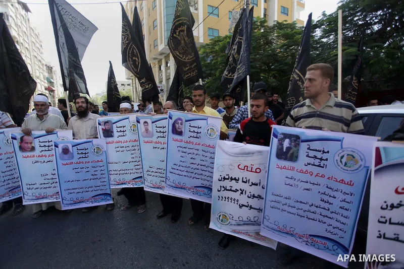 Palestinian supporters of the Islamic Jihad militant group participate in a protest in solidarity with palestinian prisoners held in Israeli jails, in front of the headquarters of the United Nations (UNRWA) in Gaza City,...