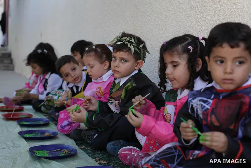 Palestinian school children color olives in Gaza city, on Oct. 24, 2013. as part of training children how to harvest olives. Regional farmers are harvesting their olives this year from mid-October until 01 Novembe. Photo...