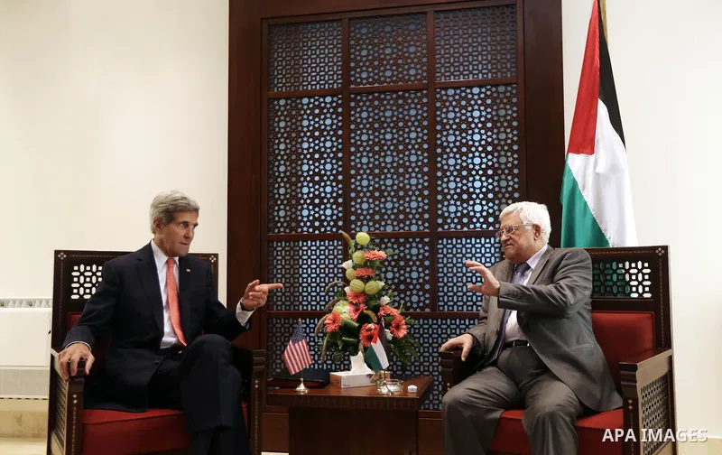 Palestinian President Mahmoud Abbas (R) meets with US Secretary of State John Kerry in the West Bank city of Bethlehem, 06 November 2013. Kerry began a day of meetings in Jerusalem and Bethlehem aimed at rescuing the fal...