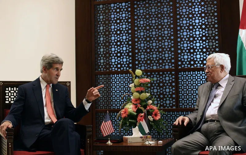 Palestinian President Mahmoud Abbas (R) meets with US Secretary of State John Kerry in the West Bank city of Bethlehem, 06 November 2013. Kerry began a day of meetings in Jerusalem and Bethlehem aimed at rescuing the fal...