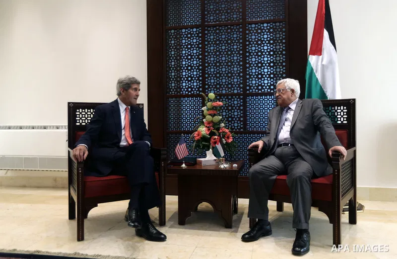 Palestinian President Mahmoud Abbas (R) meets with US Secretary of State John Kerry in the West Bank city of Bethlehem, 06 November 2013. Kerry began a day of meetings in Jerusalem and Bethlehem aimed at rescuing the fal...