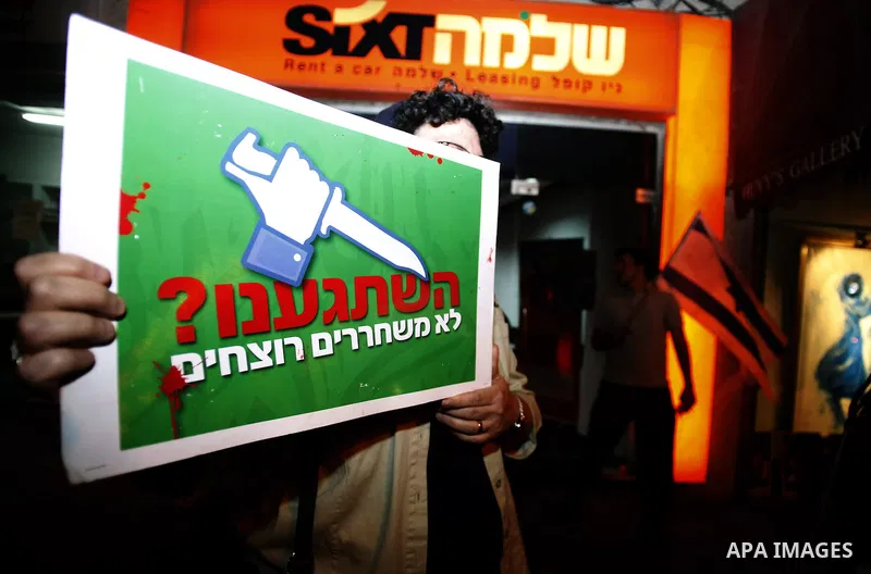 An Israeli Jewish protester holds a placard during a protest against Israeli-Palestinian peace negotiations, and against the release of Palestinian prisoners, in Jerusalem on November 06, 2013. Israel freed 26 Palestinia...