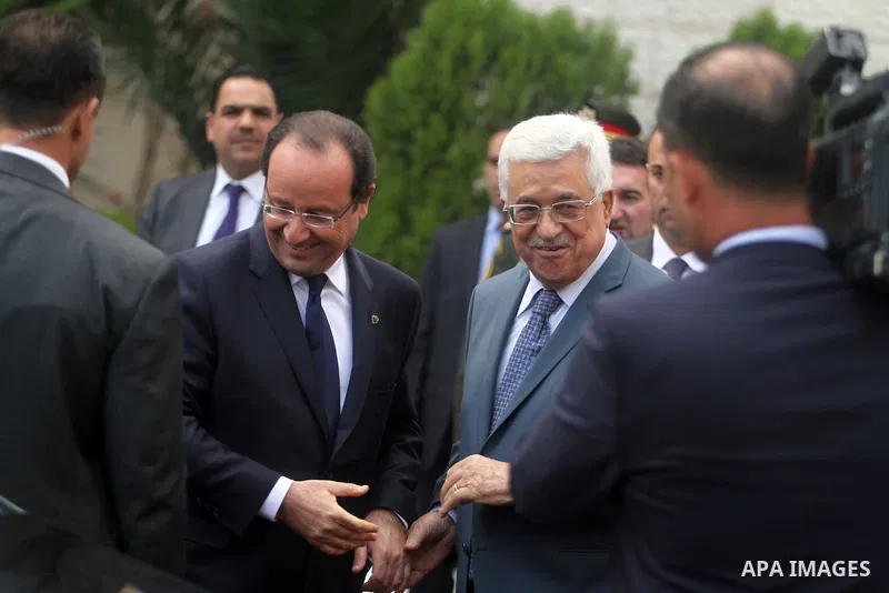 French President Francois Hollande leaves the West bank town of Ramallah ,18 November 2013. Hollande is on a three-day visit to Israel and the Palestinian Authority, his first visit to the region since he took office. Ph...