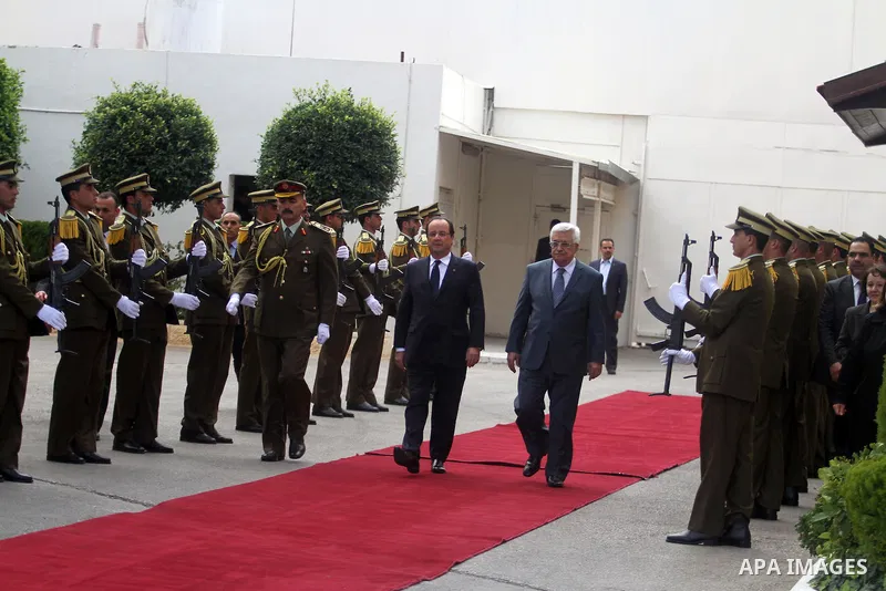 French President Francois Hollande leaves the West bank town of Ramallah ,18 November 2013. Hollande is on a three-day visit to Israel and the Palestinian Authority, his first visit to the region since he took office. Ph...