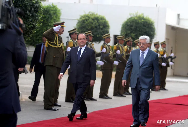 French President Francois Hollande leaves the West bank town of Ramallah ,18 November 2013. Hollande is on a three-day visit to Israel and the Palestinian Authority, his first visit to the region since he took office. Ph...
