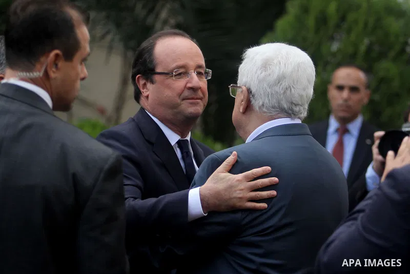 French President Francois Hollande leaves the West bank town of Ramallah ,18 November 2013. Hollande is on a three-day visit to Israel and the Palestinian Authority, his first visit to the region since he took office. Ph...