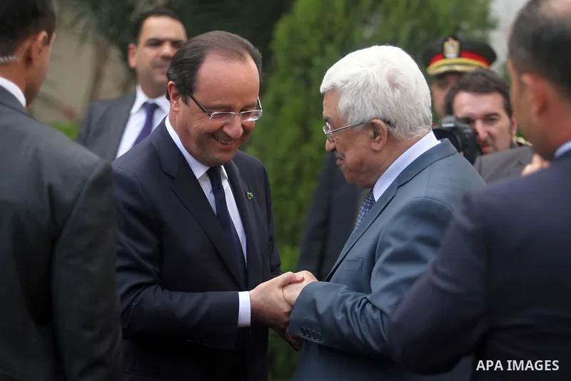 French President Francois Hollande leaves the West bank town of Ramallah ,18 November 2013. Hollande is on a three-day visit to Israel and the Palestinian Authority, his first visit to the region since he took office. Ph...
