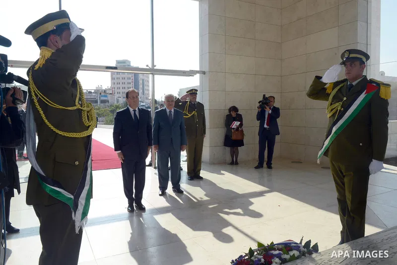French President Francois Hollande lays a wreath at the grave of late Palestinian leader Yasser Arafat, in the West Bank city of Ramallah, on November 18, 2013. Hollande is expected to meet with Palestinian leaders for t...